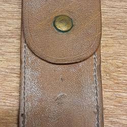 Ancien petit pochon militaire en cuir pour l'entretien du MAS 36 / MAS 49-56