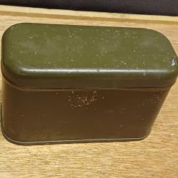 Ancienne boite militaire en métal pour lunettes de troupes motorisées modèle 35