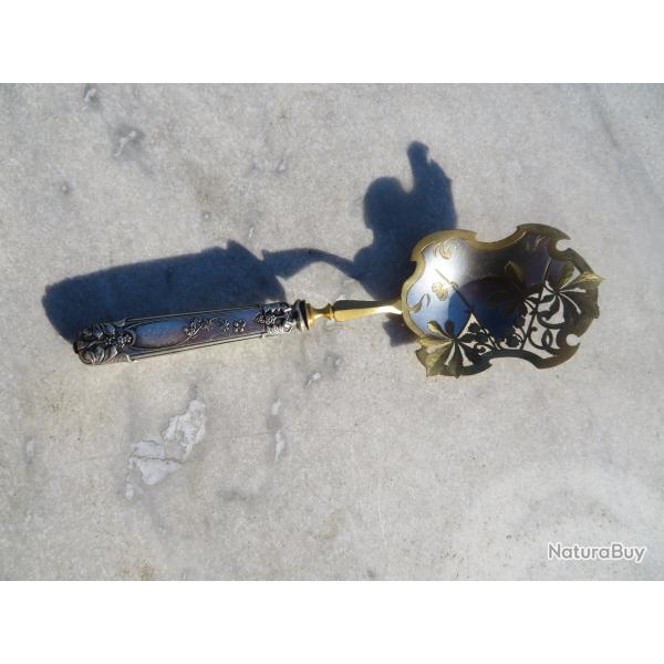 Ancienne pelle de service pelle  Gteaux  dcors de feuille de marronniers manche argent fourr