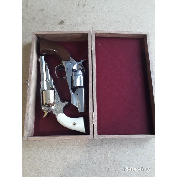 Coffret 23x12x5,5 cm en bois cir, pour deux petites armes.