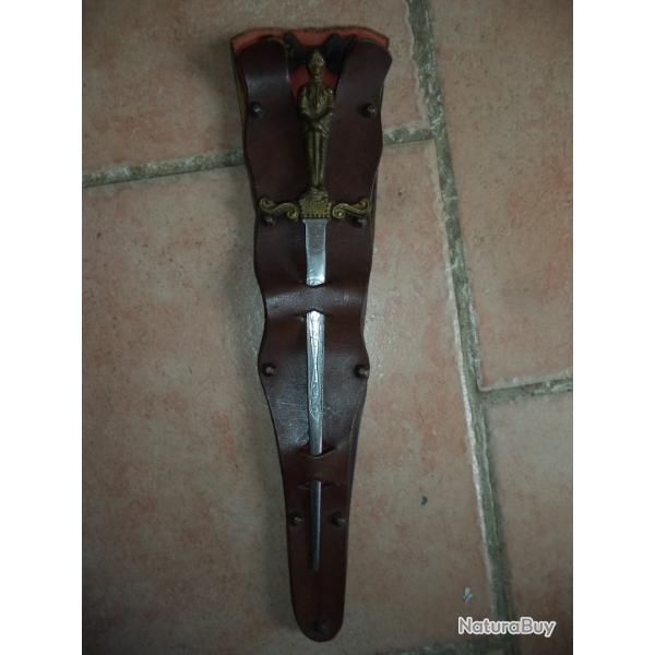 couteau poignard poigne laiton chevalier  prsentoir cuir