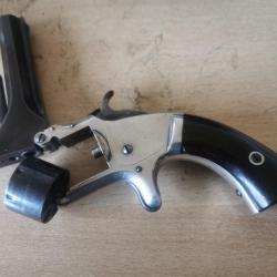 Revolver. Smith et Wesson 2 ème issue calibre 22 court.