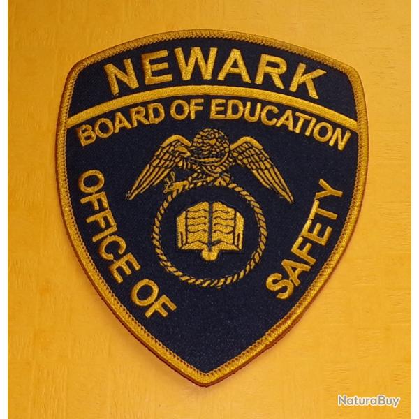 TISSU PATCH : NEWARK , BOARD OF EDUCATION , OFFICE OF SAFETY, DIMENSION VOIR PHOTOS, BON ETAT VOIR P