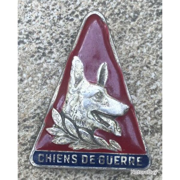 Chiens de Guerre, triangle fond rouge, matric