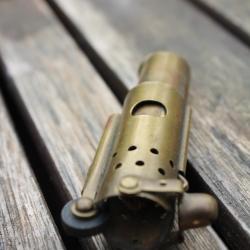 Briquet tempete