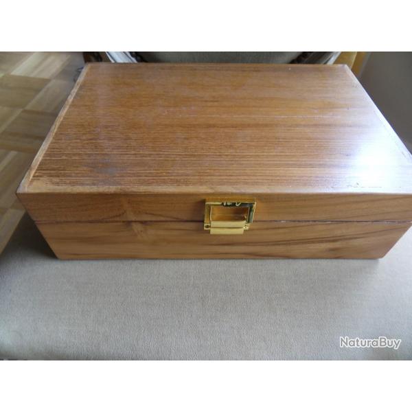 COFFRET REVOLVER 1874 SAINT ETIENNE           AVOIR PLUS DE 18 ANS C'EST TOUT