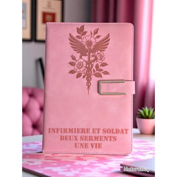 Carnet militaire en cuir pu rose caduce : Infirmiere et soldat - insigne arme