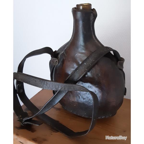 Ancienne gourde militaire tui en cuir