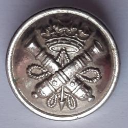 Bouton uniforme Militaire artillerie, canons croisés, flèche, couronne.