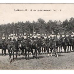 CPA - Rambouillet 12° régiment de cuirassiers 2e escadron 1 er -N°1041