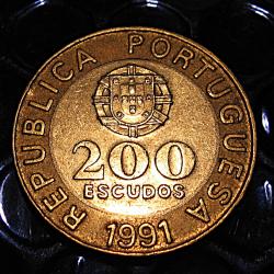 Portugal piece de 200 escudos bi metal  1991 ttb