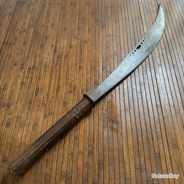 IMPORTANT SABRE A DEUX MAINS D'ASIE LAME PERCE ET GRAVE IMPOSANT 1,650 KG 101 cm