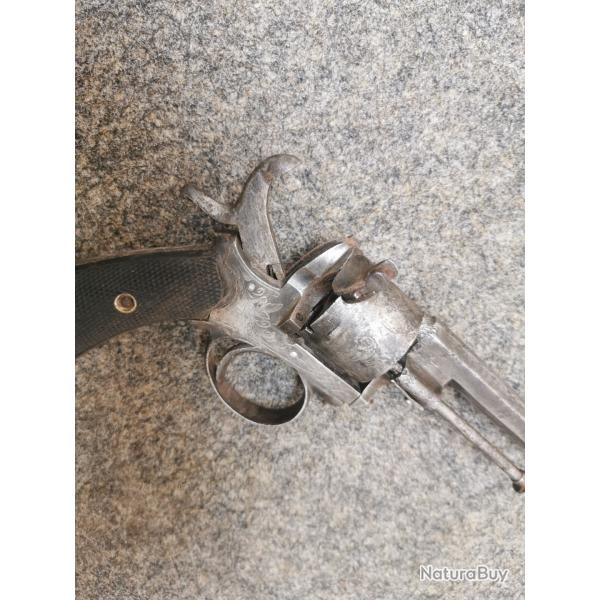 Revolver 7 mm  broche systeme Lefaucheux avec pontet.