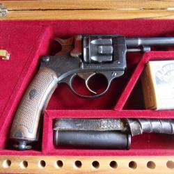 REVOLVER 1892   MAGNIFIQUE   AVOIR PLUS DE 18 ANS C'EST TOUT