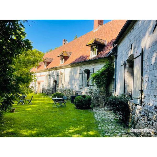Domain de 4.5 ha avec btisse principale, chambres d'htes et riche parc arbor (Pas de Calais)