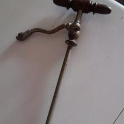 ANCIENNE TIREUSE POMPE A CHAMPAGE