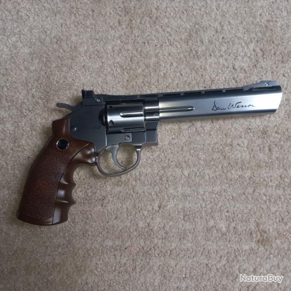 DAN WESSON ,nombreux accessoires en plus