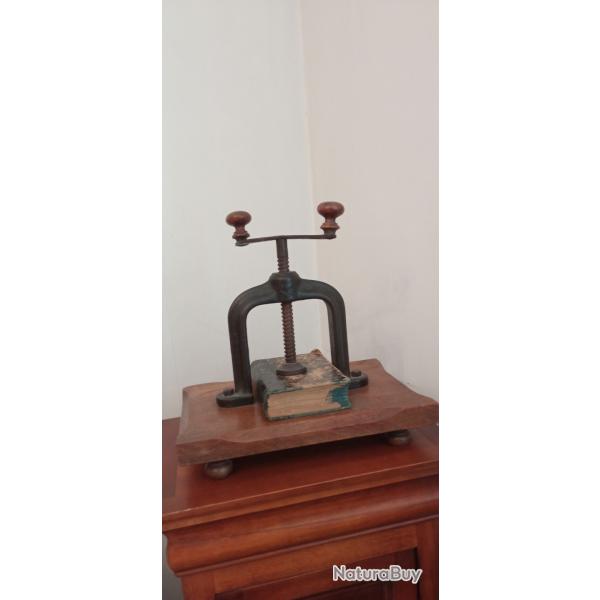 Presse  relier ou  reliure ancienne XIXeme
