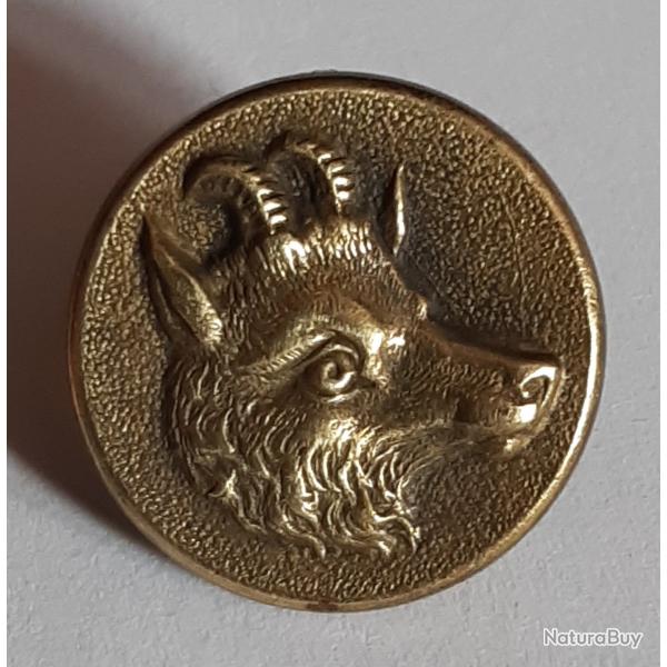 Bouton de livre de chasse, Tte de Chamois  droite , 16, laiton. SUPRIEUR FRANCE- Lot B6