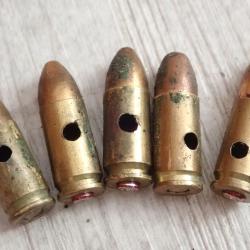 Lot de 5 cartouches, munitions, neutralisées, calibre 9 mm.