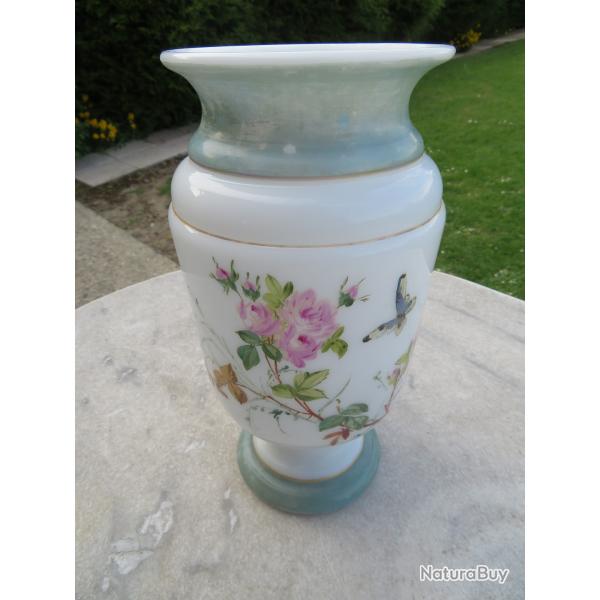 VINTAGE - Ancien grand vase en opaline peint  la main  dcor de floral - FRANCE (Vers 1900)
