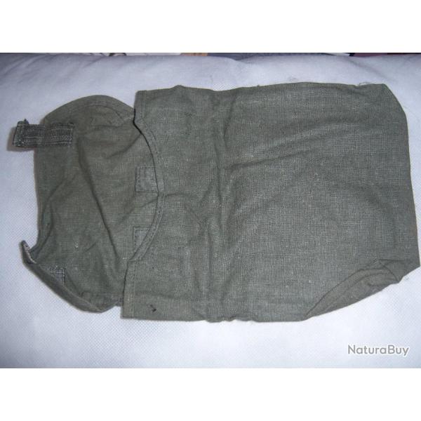 1 housse vide  pour  CAPE  ANTI GAZ se fixe sur les sangle du masque a gaz allemand 2ww original  x