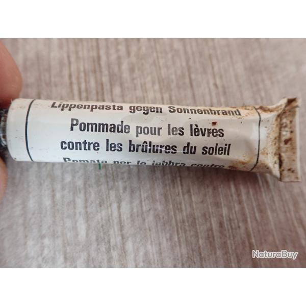 Crme pour complter trousse de secours suisse: pommade pour les lvres protection solaire. Arme CH