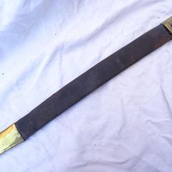 430) lot , rare  fourreau  en cuir et laiton , glaive ou baionnette ? matriculé