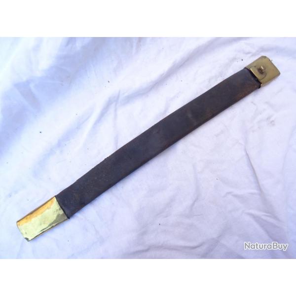 430) lot , rare  fourreau  en cuir et laiton , glaive ou baionnette ? matricul