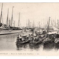 CPA - MARINE Militaire -" TROUVILLE -Bassin des Yacbts et les Torpilleurs N°088