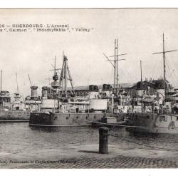 CPA - MARINE Militaire  -CHERBOURG " L'Arsenal " Furieux " Caiman " Indomptable " Valmy  N°055