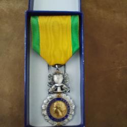 Médaille française " Valeur et Discipline "