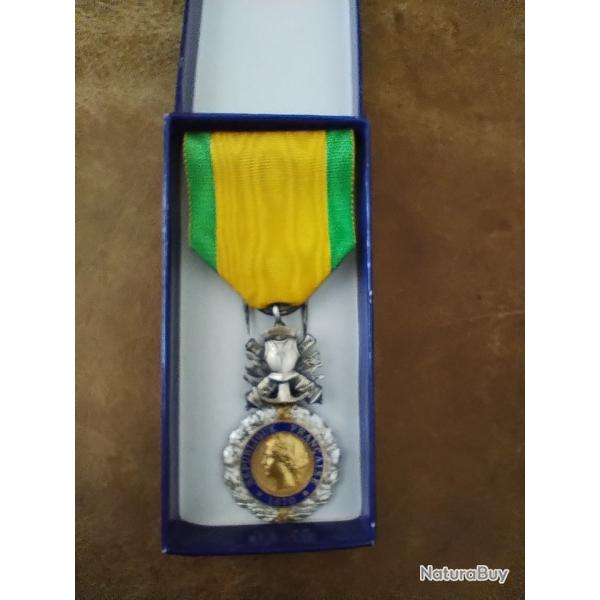 Mdaille franaise " Valeur et Discipline "