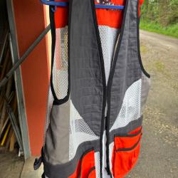 2 gilets ball trap dont 1 meindl tout cuir et entierement doublé, tres habillé