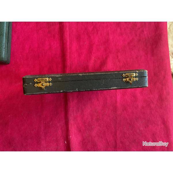 Bote de couverts anciens pour desserts, pas de prix de rserve
