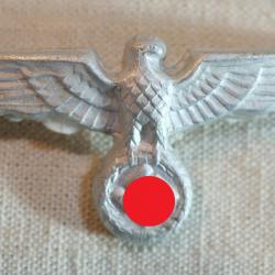 Insigne allemand  aigle de casquette d'officier allemand en aluminium daté 1938 CAE25AIG001