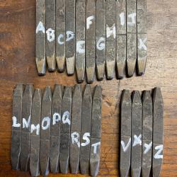 Lettres à frapper d'armurier style Anglais