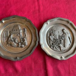 Lot de deux assiettes en étain, pas de prix de réserve