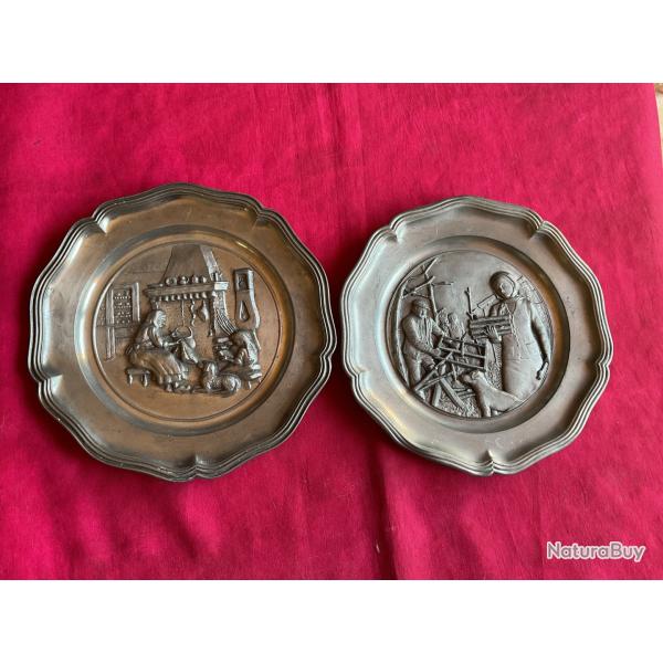 Lot de deux assiettes en tain, pas de prix de rserve