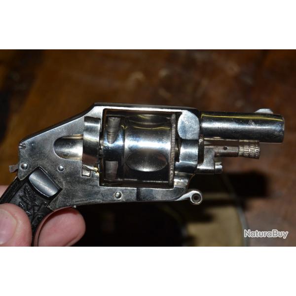 rvolver bulldog cal 320 plaquette bonite sculpte vers 1890  cat De zro jeu finition nickele