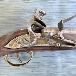 Long pistolet d'arçon à silex de type oriental