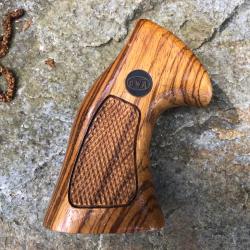 Crosse Révolver Dan Wesson 357 mag