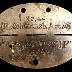 PLAQUE ALLEMANDE d'IDENTITE de PILOTE de la LUFTWAFFE de la SECONDE GUERRE.  /8985