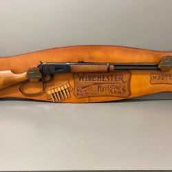 TRES BELLE CARABINE WINCHESTER MODELE 94 calibre 30-30 avec son socle d'origine, année 80