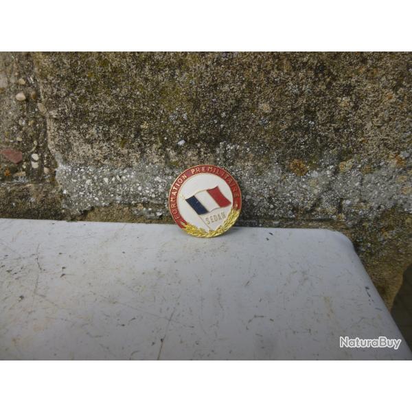 Ancien badge Formation Prmilitaire SEDAN