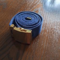 Ceinture en toile bleue boucle dorée