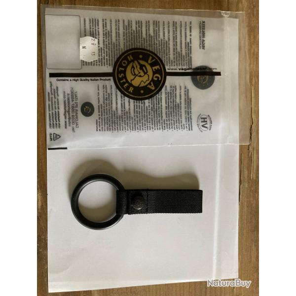 Lot de 150 articles neufs pour ceinturons , portes lampes, portes chargeurs cordura