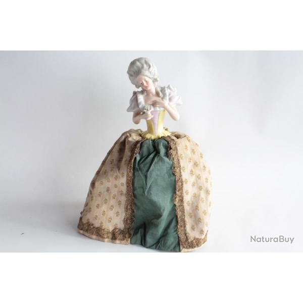 Demi figurine porcelaine Femme Marquise  la rose