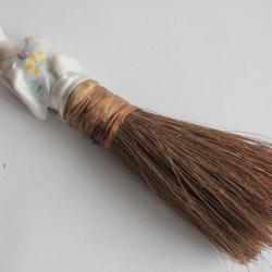 Demi figurine porcelaine Brosse Femme Art Déco