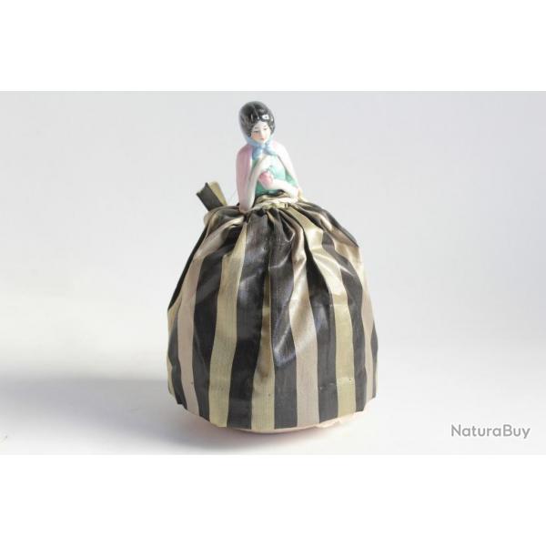 Demi figurine porcelaine Femme Pique aiguilles